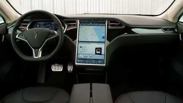 华为这波真就给手机装了4个轮子?休闲区蓝鸢梦想 - Www.slyday.coM 华为这波真就给手机装了4个轮子?休闲区蓝鸢梦想 - Www.slyday.coM