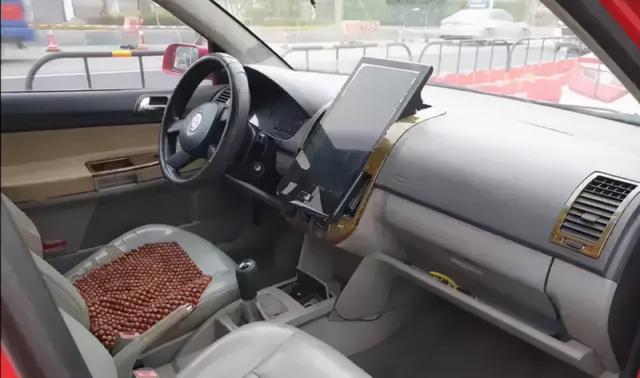 华为这波真就给手机装了4个轮子?休闲区蓝鸢梦想 - Www.slyday.coM 华为这波真就给手机装了4个轮子?休闲区蓝鸢梦想 - Www.slyday.coM