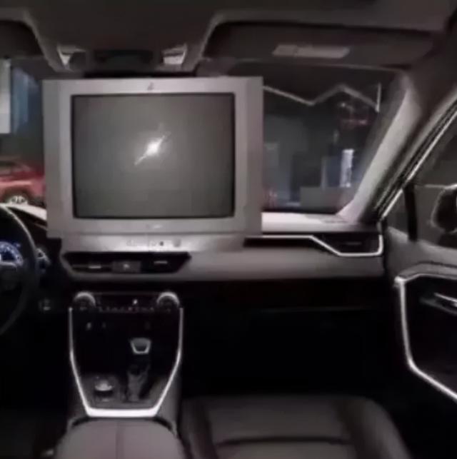 华为这波真就给手机装了4个轮子?休闲区蓝鸢梦想 - Www.slyday.coM 华为这波真就给手机装了4个轮子?休闲区蓝鸢梦想 - Www.slyday.coM