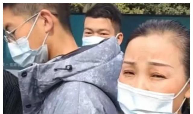 反转了?孙卓妈妈晒儿子出海画面,满脸不开心疑似在想买家父母