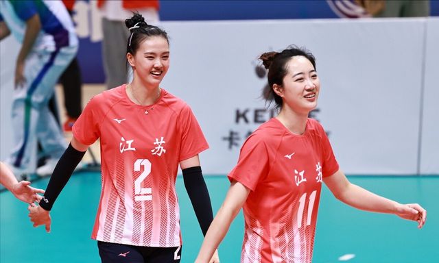 目前江苏女排在全运会后已经将青年队的杨佳和万梓玥调到了一队,并且