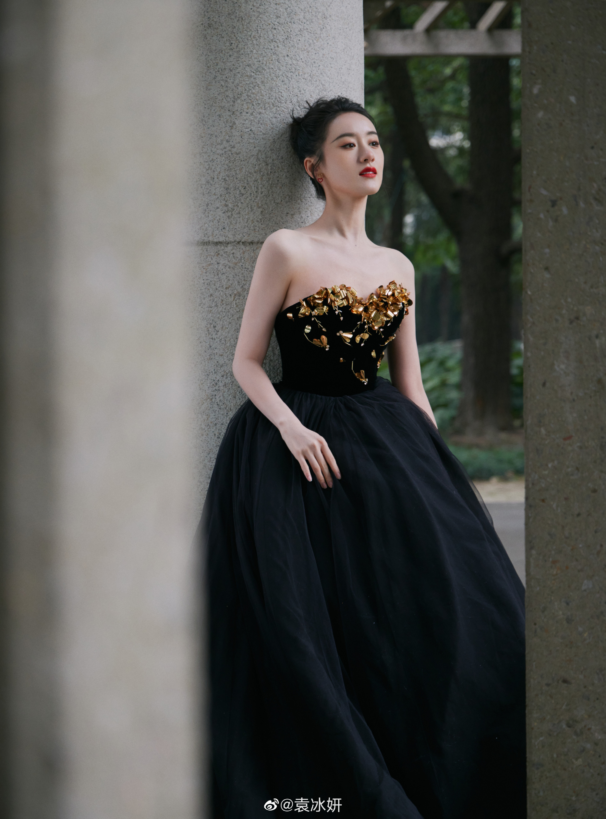 昨日红毯的袁冰妍美女这肩颈线
