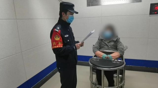 女子携带700多个火机欲乘高铁,被铁路警方拘留休闲区蓝鸢梦想 - Www.slyday.coM 女子携带700多个火机欲乘高铁,被铁路警方拘留休闲区蓝鸢梦想 - Www.slyday.coM