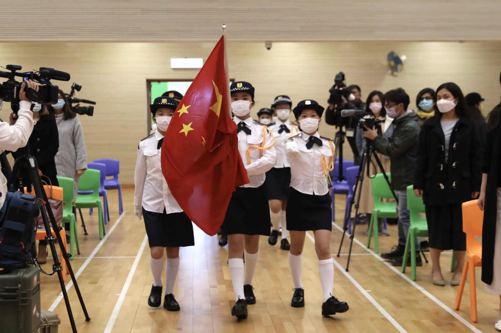 香港学生举行升旗仪式。