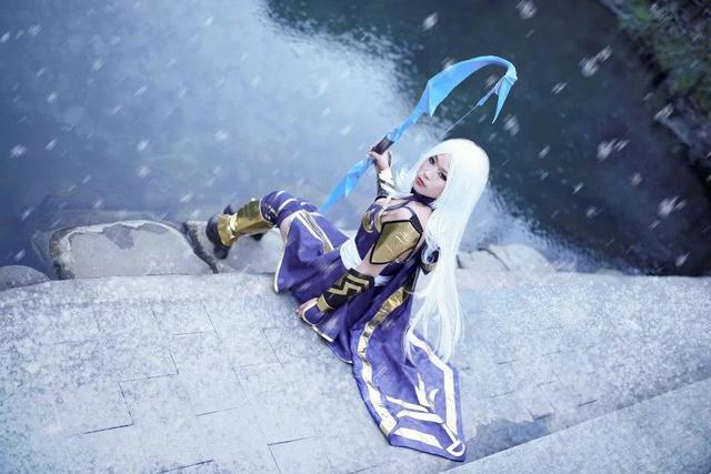 寒冰射手—艾希cosplay"一个部族,一个民族,一个弗雷尔卓德.