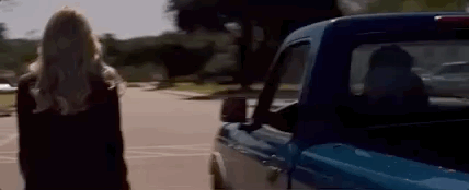 当男人试探着将手探入女孩的裙底,意料之中的感到微弱的反抗和挣扎.