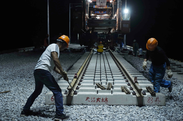 中国基建威武，投资老挝500亿建铁路，越南眼红，找日本却被坑