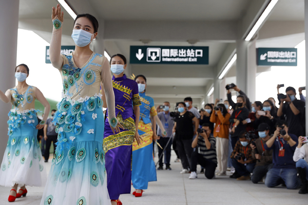 中国基建威武，投资老挝500亿建铁路，越南眼红，找日本却被坑