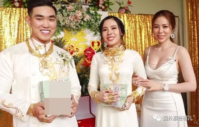 越南夫妻大婚,婚礼上新娘姐姐送新郎70万
