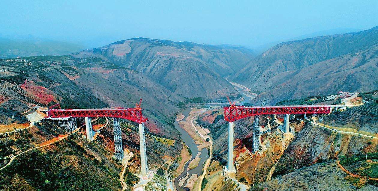 中老铁路全线开通后,四川大批货物驶向老挝,越南网友纷纷祝贺