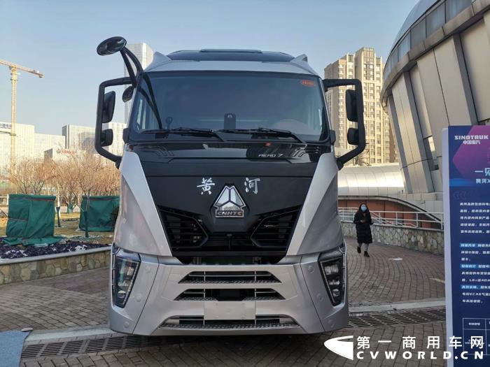 3辆黄河重卡登场汕德卡c9h新品亮相重汽年会展车看这里