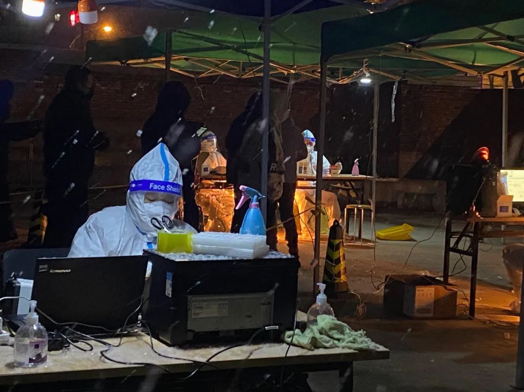 陕西本轮累计确诊破千!到了与病毒殊死较量的关键时期!第四轮核筛阳性比例在下降休闲区蓝鸢梦想 - Www.slyday.coM 陕西本轮累计确诊破千!到了与病毒殊死较量的关键时期!第四轮核筛阳性比例在下降休闲区蓝鸢梦想 - Www.slyday.coM