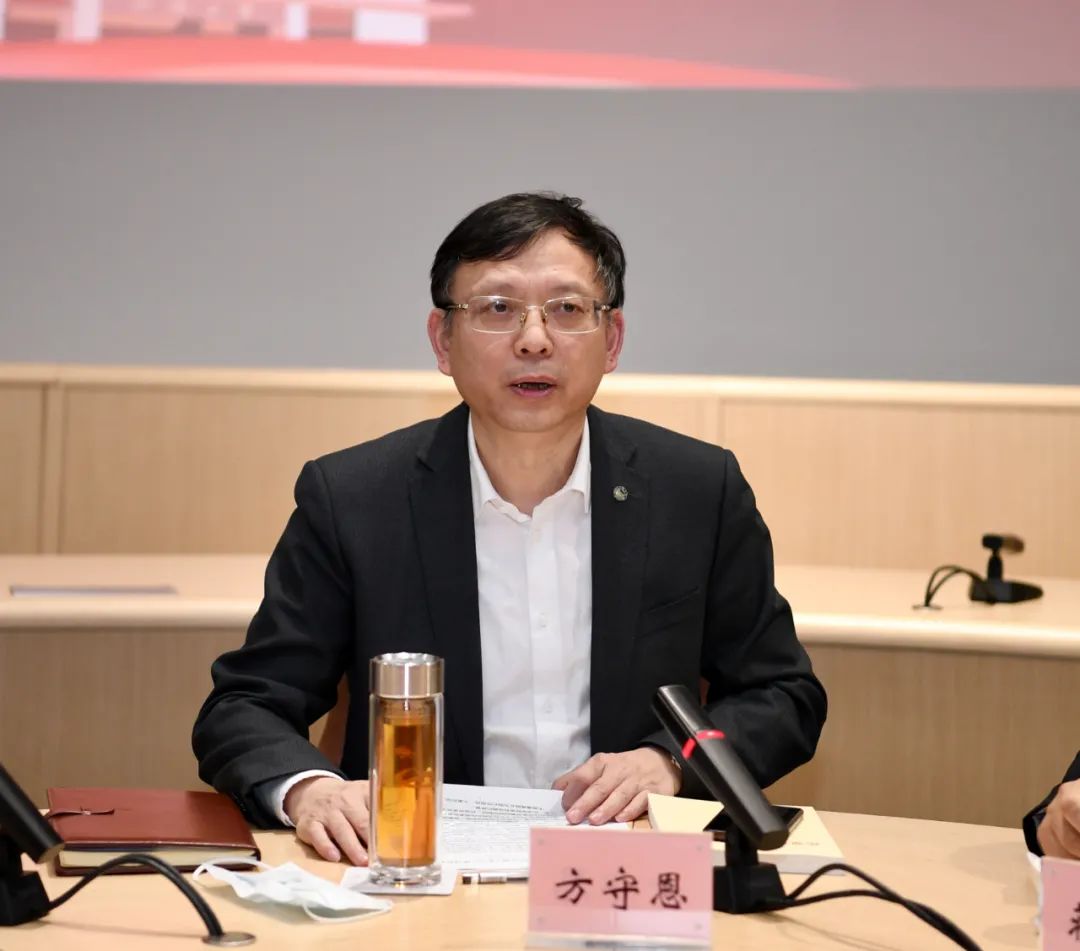 学深悟透习近平法治思想 | 同济大学党委理论学习中心组学习会专题学习党的十九届六中全会精神