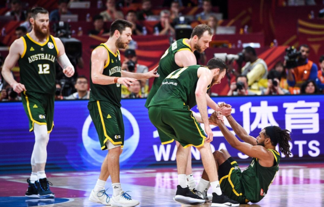 中国男篮喜从天降！<a href=