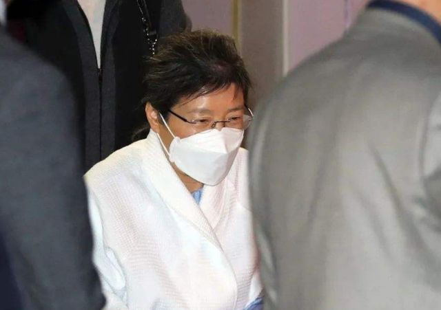 又要回监狱了？文在寅刚宣布特赦，朴槿惠突收噩耗，<a href=