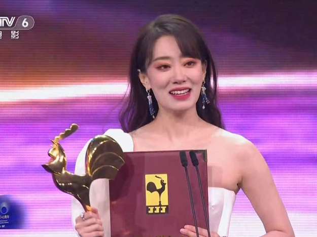 金鸡奖的微表情大赏：贾玲只对张小斐笑，张子枫没拿奖全程黑脸