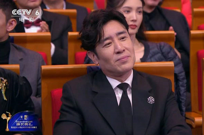 金鸡奖的微表情大赏：贾玲只对张小斐笑，张子枫没拿奖全程黑脸