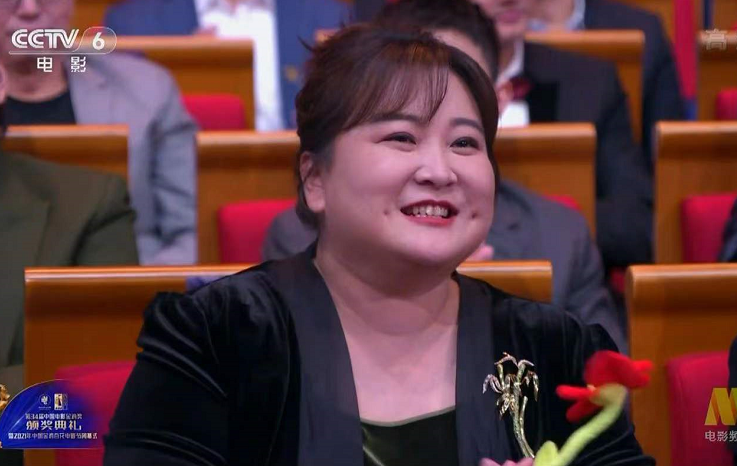 金鸡奖的微表情大赏：贾玲只对张小斐笑，张子枫没拿奖全程黑脸