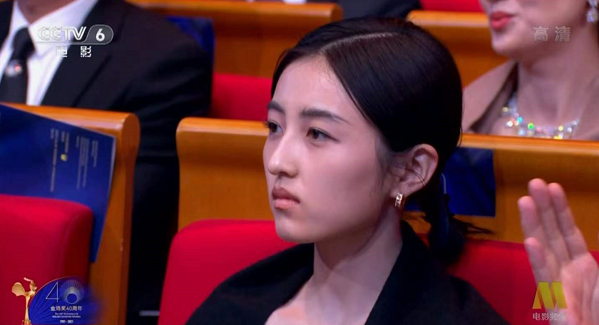 金鸡奖的微表情大赏：贾玲只对张小斐笑，张子枫没拿奖全程黑脸