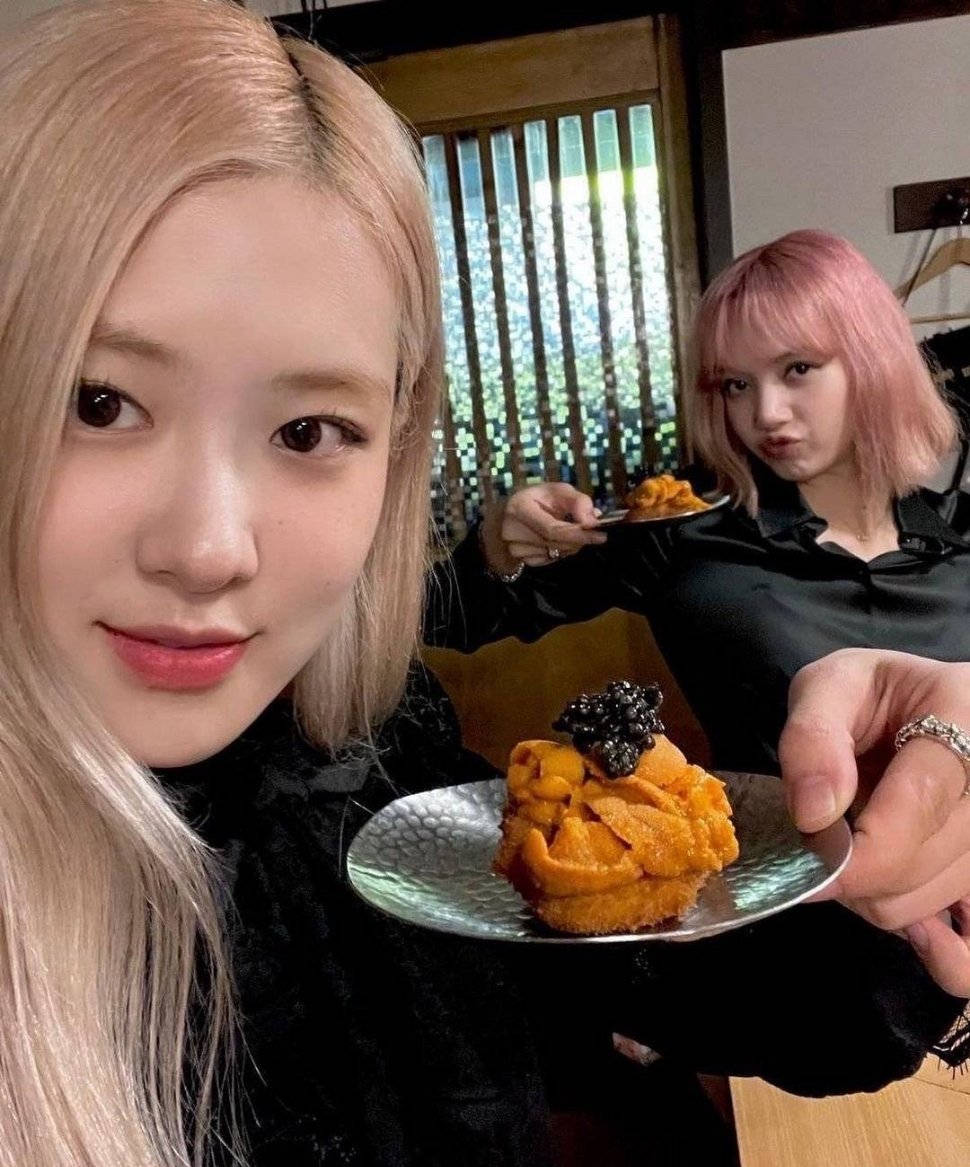Lisa和朴彩英开车,朴彩英开车文章 2021年最后一天lisa晒与朴彩英合照美女贴贴
