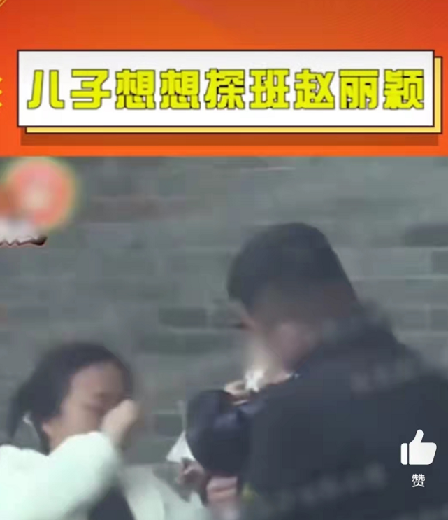 赵丽颖基因赢了！2岁儿子穿羽绒服探班，完美继承妈妈小圆脸超萌