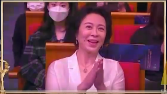 金鸡奖的微表情大赏：贾玲只对张小斐笑，张子枫没拿奖全程黑脸