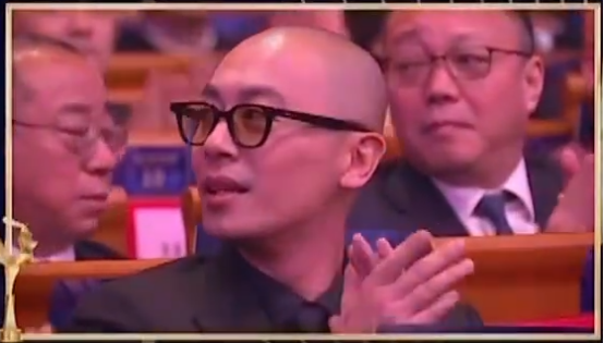 金鸡奖的微表情大赏：贾玲只对张小斐笑，张子枫没拿奖全程黑脸