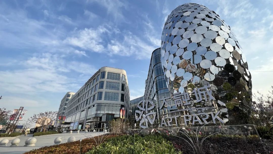 重磅!上海第三座大融城开业了!地铁2号线直达!人气首店抢先看!休闲区蓝鸢梦想 - Www.slyday.coM 重磅!上海第三座大融城开业了!地铁2号线直达!人气首店抢先看!休闲区蓝鸢梦想 - Www.slyday.coM