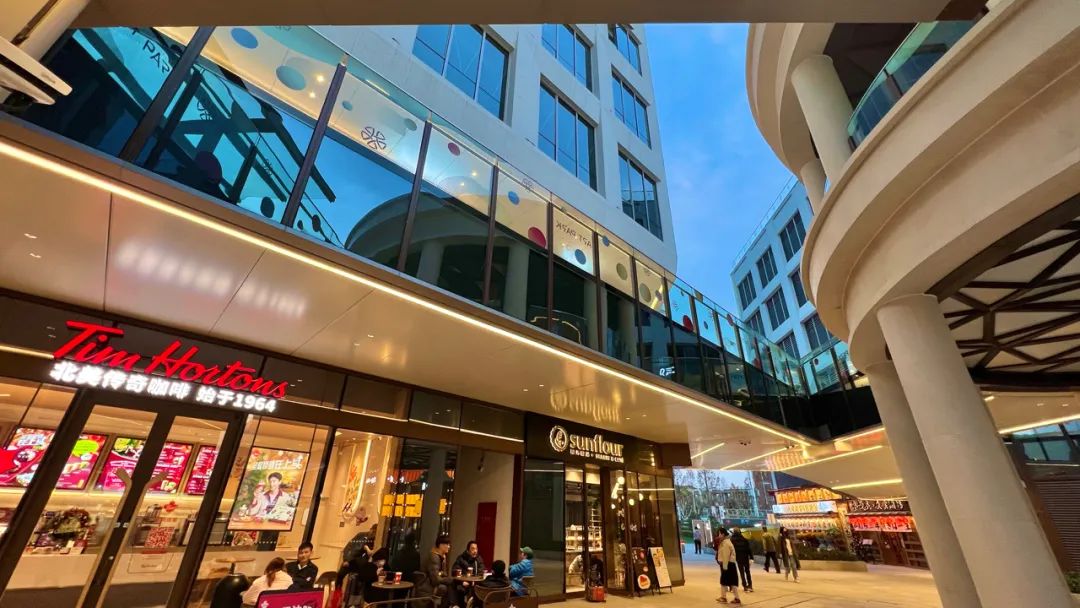 重磅!上海第三座大融城开业了!地铁2号线直达!人气首店抢先看!休闲区蓝鸢梦想 - Www.slyday.coM 重磅!上海第三座大融城开业了!地铁2号线直达!人气首店抢先看!休闲区蓝鸢梦想 - Www.slyday.coM