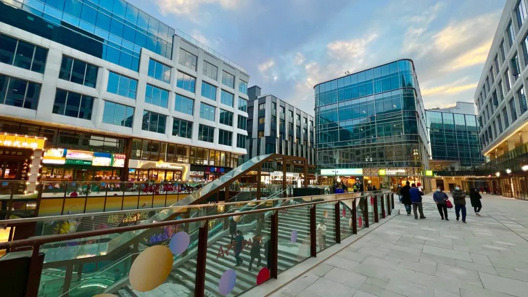 重磅!上海第三座大融城开业了!地铁2号线直达!人气首店抢先看!休闲区蓝鸢梦想 - Www.slyday.coM 重磅!上海第三座大融城开业了!地铁2号线直达!人气首店抢先看!休闲区蓝鸢梦想 - Www.slyday.coM