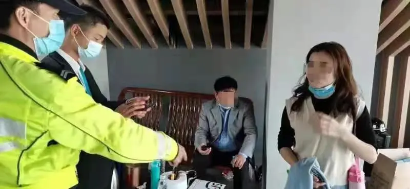 看好孩子!8岁男孩横穿马路被撞伤,行车记录仪拍下全过程!休闲区蓝鸢梦想 - Www.slyday.coM 看好孩子!8岁男孩横穿马路被撞伤,行车记录仪拍下全过程!休闲区蓝鸢梦想 - Www.slyday.coM