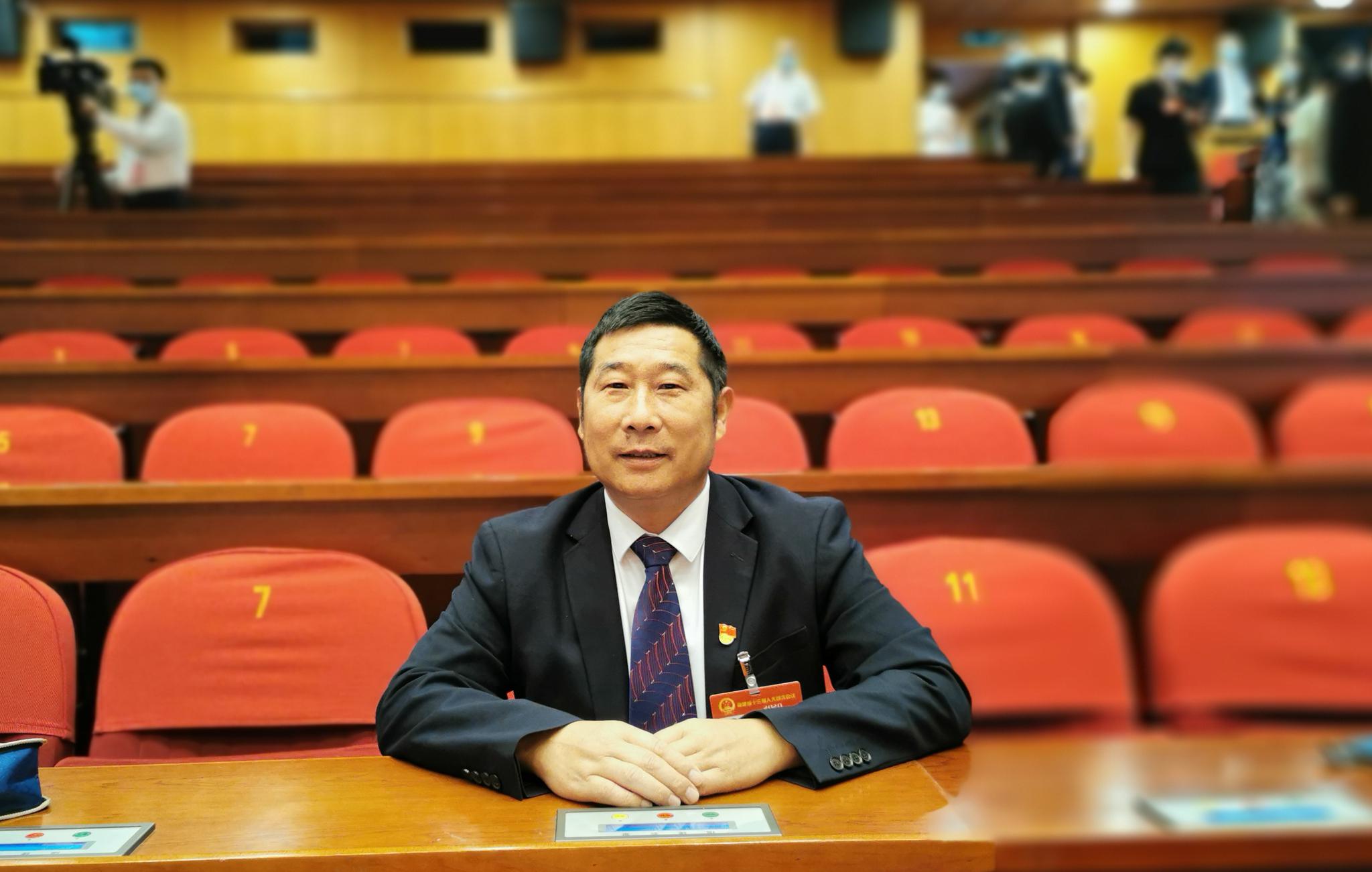 福建省人大代表建议：加强基层老年日间照料中心建设_新浪新闻