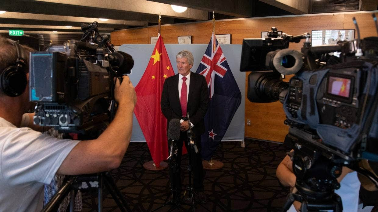 新西兰贸易和出口部长戴米安·奥康纳召开新闻发布会 图源：新西兰外交部