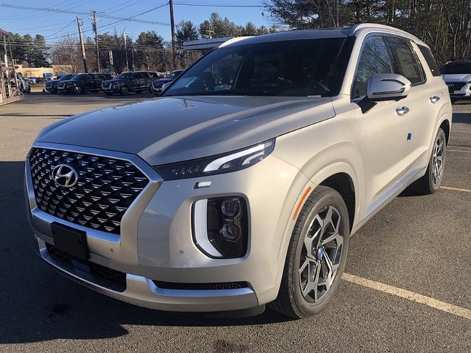 现代帕里斯帝实拍！搭3.5L+四驱，配点阵式进气格栅、分体大灯