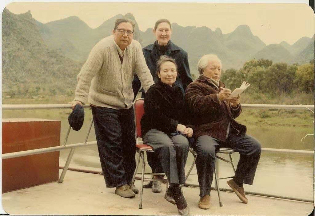 李骆公夫妇、张仃夫妇1981年春摄于漓江