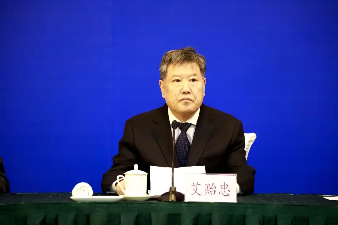 贻人口罩_戴口罩的人简笔画(3)