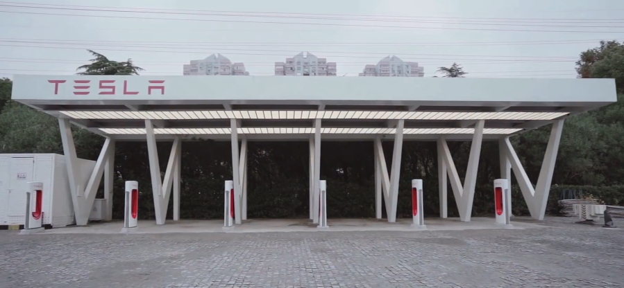 特斯拉在上海推出全球最大超级充电站