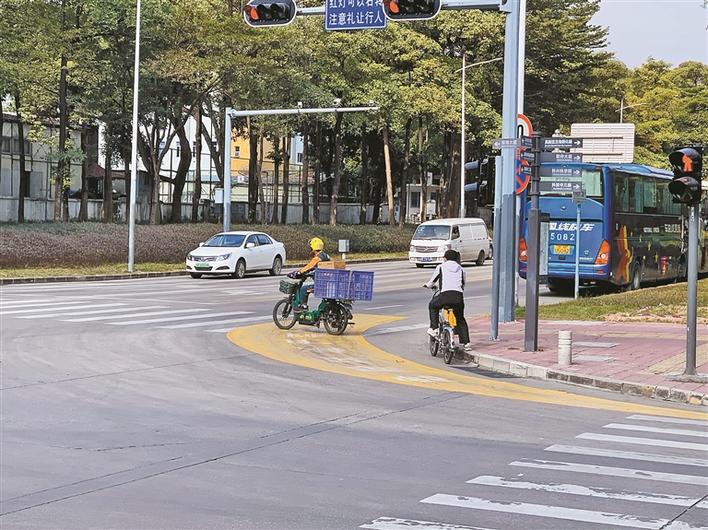 ▲路口转弯警示带。受访单位供图