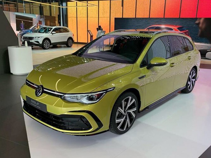 大众全新高尔夫旅行进店实拍，搭1.5T混动，配贯穿式黑色进气格栅