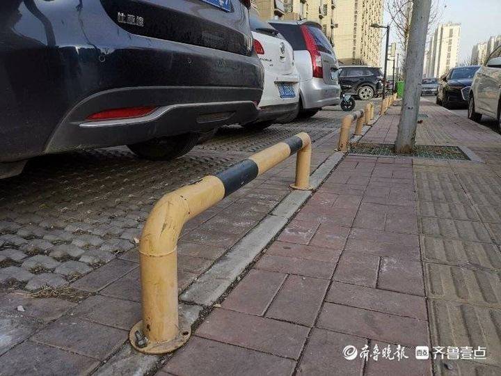 济南一小区物业在停车位安装U形挡车器,女子路过被绊倒摔断门牙休闲区蓝鸢梦想 - Www.slyday.coM 济南一小区物业在停车位安装U形挡车器,女子路过被绊倒摔断门牙休闲区蓝鸢梦想 - Www.slyday.coM