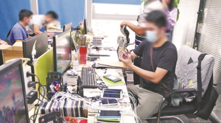 自媒体类“网络水军”抓捕现场 通讯员供图