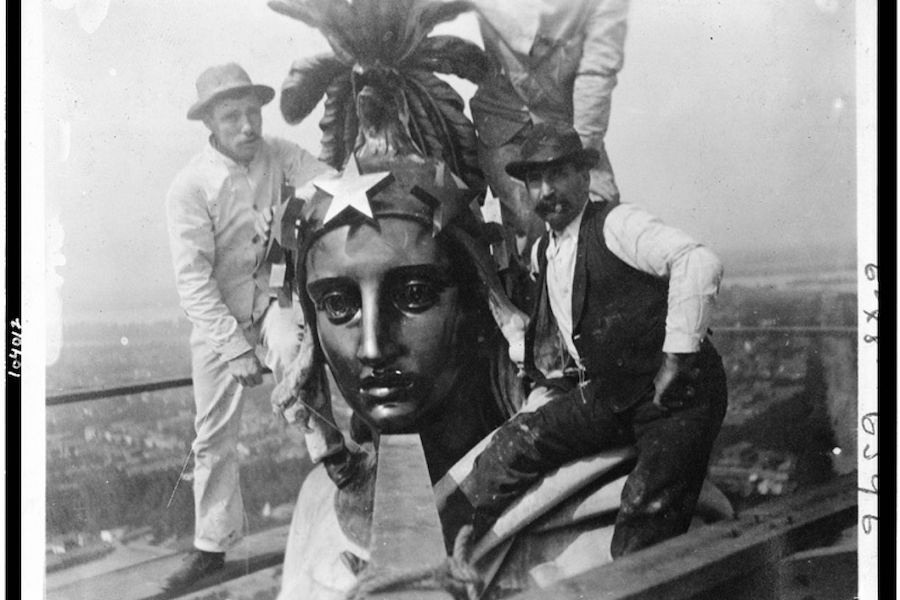 美国国会大厦被占领 200多年前华盛顿曾为它安放