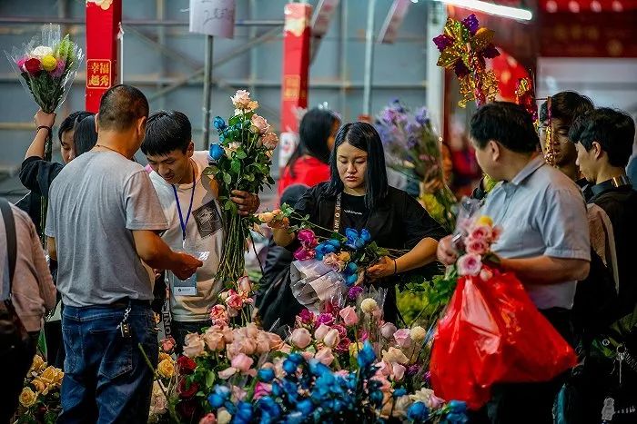 过往广州花市的盛况。(图片来源:cfp)