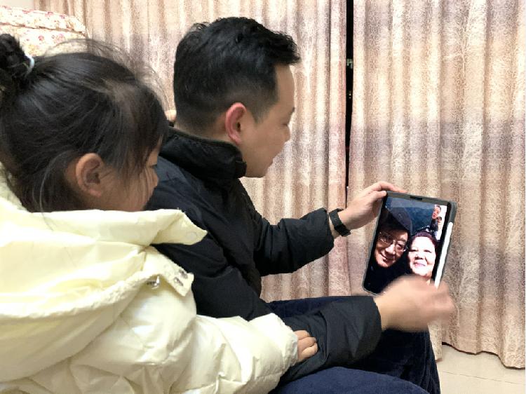 就地过年·故事|35年来第一次没回家过年 只因妈妈下“命令”:就地过年,别回家!休闲区蓝鸢梦想 - Www.slyday.coM 就地过年·故事|35年来第一次没回家过年 只因妈妈下“命令”:就地过年,别回家!休闲区蓝鸢梦想 - Www.slyday.coM