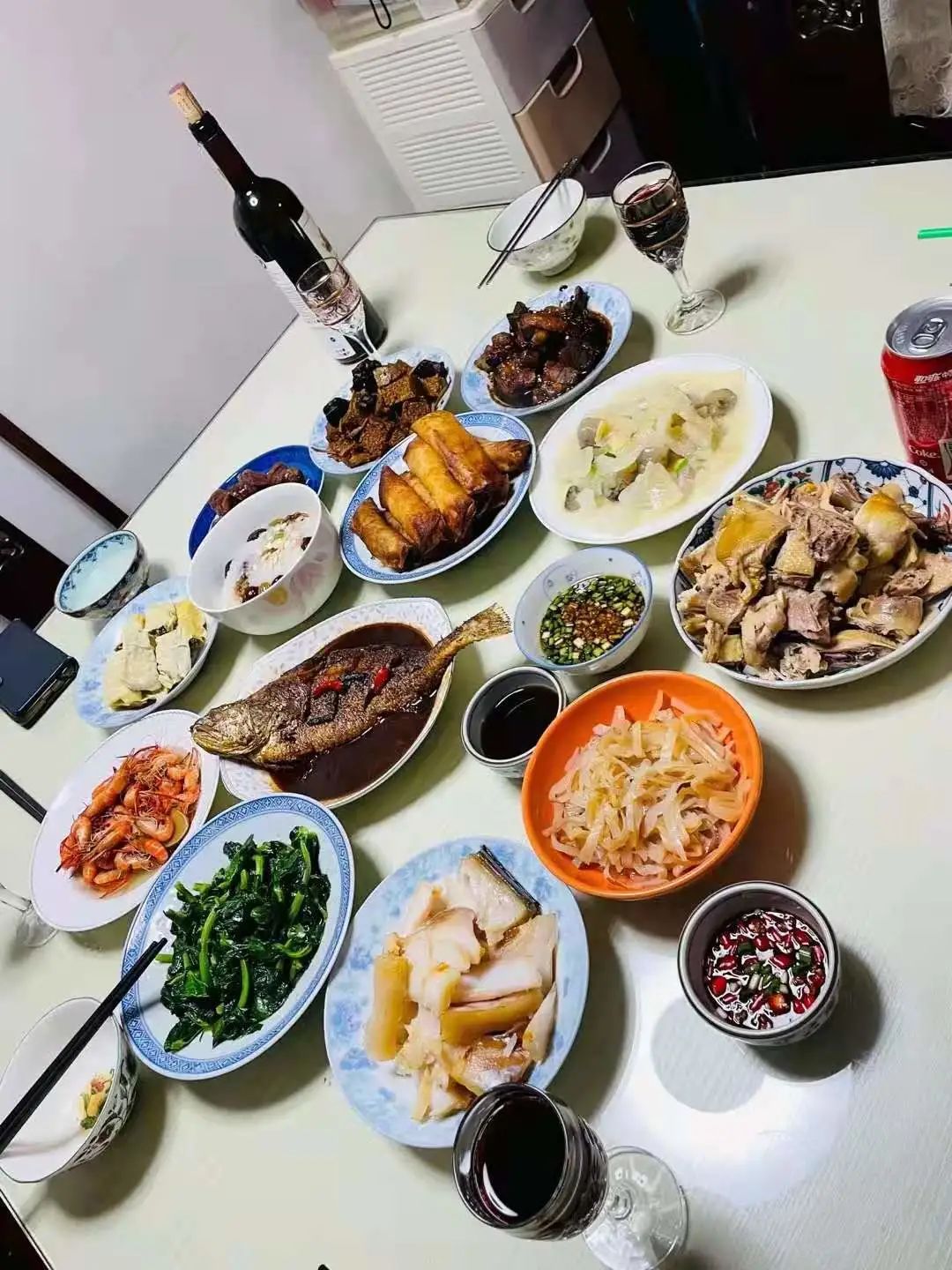 西南的年夜饭吃的是什么啊 (西南的年夜饭是什么菜)