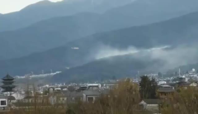 大理突发森林火灾!近千人参与扑救,出动直升机……休闲区蓝鸢梦想 - Www.slyday.coM 大理突发森林火灾!近千人参与扑救,出动直升机……休闲区蓝鸢梦想 - Www.slyday.coM