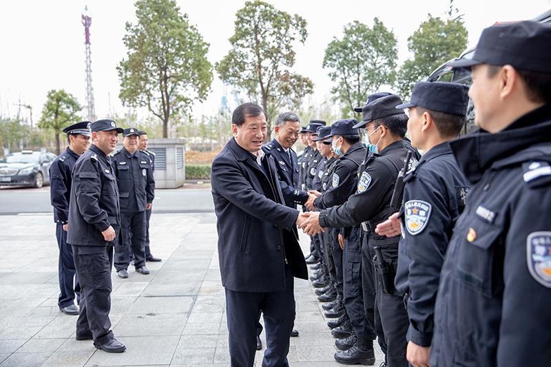 局领导胡建平,方林红,许红斌先后参加.