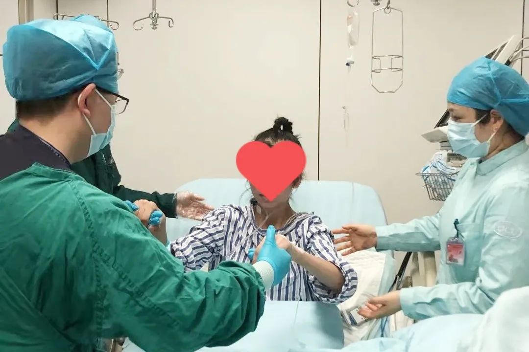 屁股破了一块皮,19岁女孩被送医院抢救险丧命!休闲区蓝鸢梦想 - Www.slyday.coM 屁股破了一块皮,19岁女孩被送医院抢救险丧命!休闲区蓝鸢梦想 - Www.slyday.coM