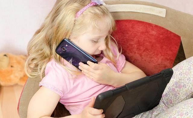 12岁女孩玩手机坠入枯井:3招戒掉手机瘾,比打骂管用100倍休闲区蓝鸢梦想 - Www.slyday.coM 12岁女孩玩手机坠入枯井:3招戒掉手机瘾,比打骂管用100倍休闲区蓝鸢梦想 - Www.slyday.coM