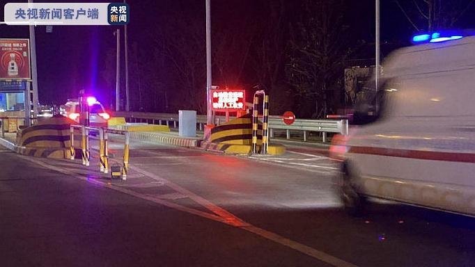 江苏交通执法大队为难产孕妇开通“生命高速” 保母子平安休闲区蓝鸢梦想 - Www.slyday.coM 江苏交通执法大队为难产孕妇开通“生命高速” 保母子平安休闲区蓝鸢梦想 - Www.slyday.coM